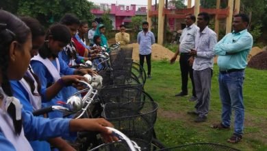 सरस्वती साइकिल योजना के तहत बालिकाओं को मिली साइकिल, साइकिल मिलने से बालिकाओं के चेहरे में आई मुस्कान चौथा स्तंभ || Kshititech
