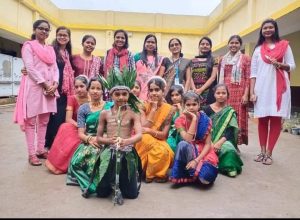 आत्मानंद विद्यालय में गीत संगीत नृत्य का हुआ आयोजन, बताई गई आदिवासी दिवस की महत्ता चौथा स्तंभ || Console Corptech