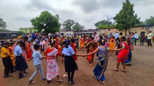 आदिवासी वेशभूषा में छात्राओं ने करमा नृत्य प्रस्तुत कर बांधा समां, स्वामी आत्मानंद विद्यालय हसौद में मनाया गया विश्व आदिवासी दिवस  चौथा स्तंभ || Console Corptech