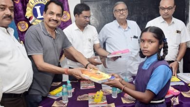 महादेव घाट के शासकीय मठ स्कूल के बच्चों को लायंस क्लब ने वितरण किया पाठ्य सामग्री चौथा स्तंभ || Kshititech