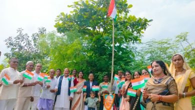 बहेराडीह के किसान स्कूल में मेघावी छात्रा श्रीया अग्रवाल ने किया ध्वजारोहण, पर्यावरण एक्टिविस्ट काजल कसेर भी रहीं मौजूद चौथा स्तंभ || Console Corptech