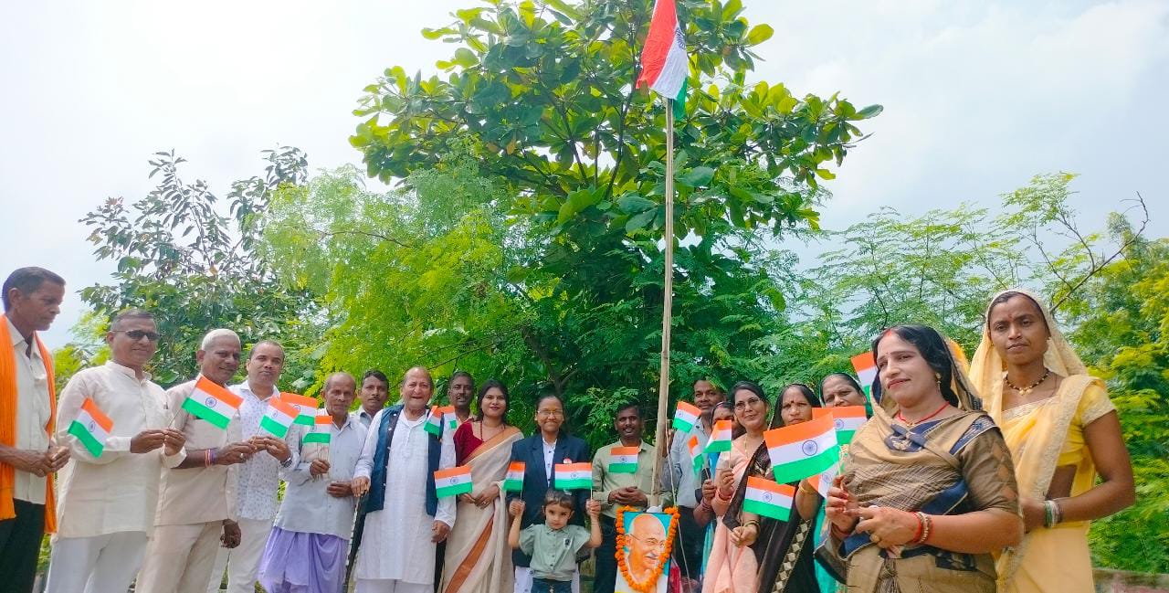 बहेराडीह के किसान स्कूल में मेघावी छात्रा श्रीया अग्रवाल ने किया ध्वजारोहण, पर्यावरण एक्टिविस्ट काजल कसेर भी रहीं मौजूद चौथा स्तंभ || Console Corptech