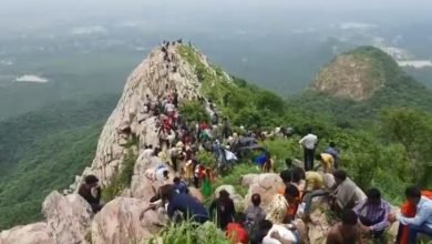 नागपंचमी पर आज दल्हा पहाड़ पर उमड़ी लोगों की भीड़, पहाड़ के मेले में शामिल होने उमड़ा जनसैलाब चौथा स्तंभ || Console Corptech