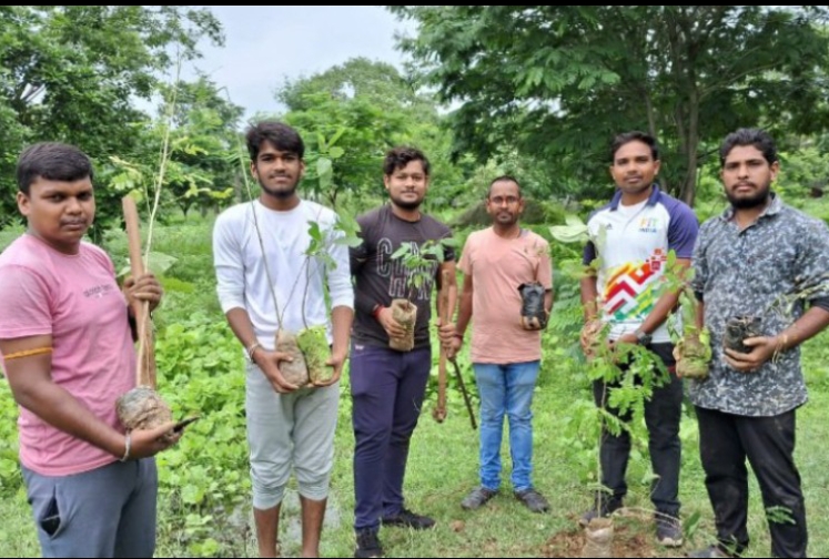 यूथ इंडिया क्लब अकलतरा ने एक पेड़ पूर्वजों के नाम अभियान चलाकर मुक्तिधाम में रोपे छायादार एवं फलदार पौधे चौथा स्तंभ || Console Corptech