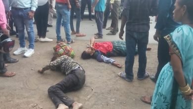 तेज रफ्तार ट्रक ने बाइक को मारी जोरदार टक्कर, दुर्घटना में महिला-पुरूष घायल, रायपुर रोड मटिया में तड़के हुई घटना चौथा स्तंभ || Console Corptech