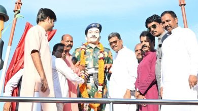 शहीदों का हमेशा सम्मान होना चाहिएः डॉ. चरणदास महंत, शहीद श्रवण सिंह राठौड़ की प्रतिमा का अनावरण विधानसभा अध्यक्ष के हाथों हुआ चौथा स्तंभ || Console Corptech