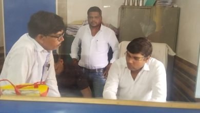 सिवनी पहुंचकर जांच अधिकारी ने खंगाले दस्तावेज, मृत व्यक्ति के नाम 1 लाख 35 हजार केसीसी लोन निकालने का मामला चौथा स्तंभ || Console Corptech