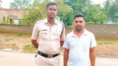 CRIME REPORT: छोटी बहन के साथ रात में सो रही नाबालिक लड़की से सरपंच पति ने की छेड़खानी, माता-पिता कमाने खाने गए थे बाहर, आरोपी सरपंच पति गिरफ्तार चौथा स्तंभ || Console Corptech