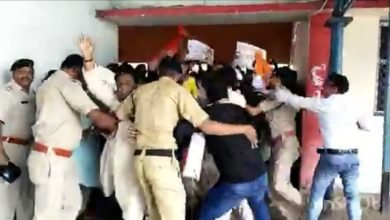 जिला मुख्यालय जांजगीर नैला रेलवे स्टेशन में कांग्रेसजनों ने किया जमकर प्रदर्शन, केंद्र सरकार के खिलाफ की नारेबाजी चौथा स्तंभ || Console Corptech