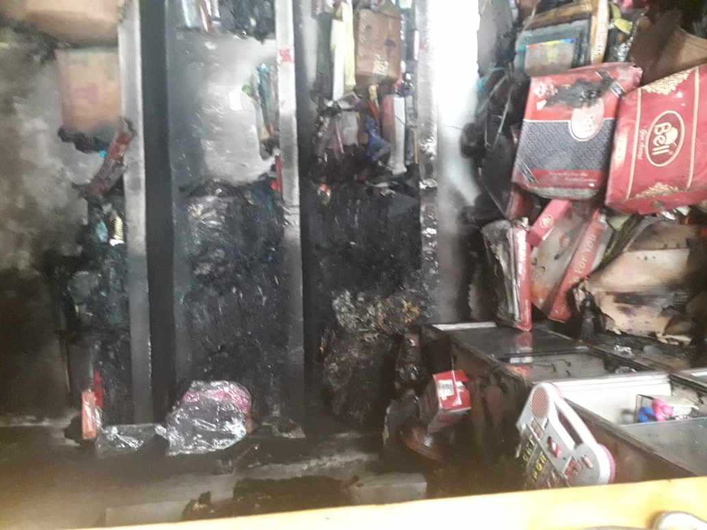 चांपा के बिर्रा रोड में संचालित काली श्रृंगार सदन में लगी आग, आगजनी में लाखों का नुकसान चौथा स्तंभ || Console Corptech