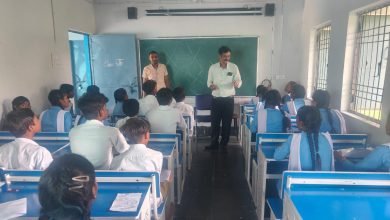 बीईओ के निरीक्षण में हस्ताक्षर कर गायब शिक्षक को कारण बताओ नोटिस जारी, प्रधान पाठक को लगाई फटकार, शिक्षको को दी सख्त हिदायत चौथा स्तंभ || Console Corptech