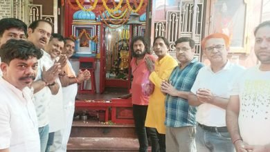 सुप्रसिद्ध जसगीत गायक देवेश शर्मा ने कुलदेवी मां समलेश्वरी मंदिर दर्शन कर क्षेत्र की खुशहाली के लिए की कामना चौथा स्तंभ || Console Corptech