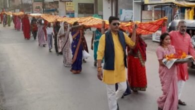 चांपा में निकाली गई मनोकामना भव्य चुनरी यात्रा, शहर भ्रमण के बाद 101 मीटर लंबी चुनरी मां समलेश्वरी को किया गया अर्पित, पूजा अर्चना कर अंचलवासियों के खुशहाली की कामना की गई चौथा स्तंभ || Console Corptech