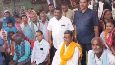 डॉ. चरणदास महंत पर अपनी नाराजगी उतार रही जनता, जनता के तीखे सवाल के आगे निरुत्तर नजर आ रहे डॉ. महंत, देखिए वीडियो चौथा स्तंभ || Console Corptech