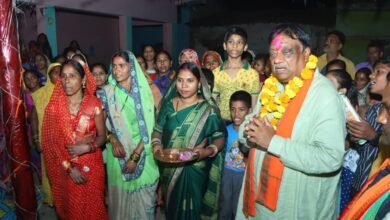 समीपस्थ ग्राम खोखरा पहुंचने पर नारायण चंदेल का हुआ आत्मीय स्वागत, महिलाओं ने सामूहिक तौर पर उतारी आरती चौथा स्तंभ || Console Corptech