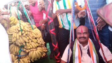 नवागढ़ में विधायक व्यास कश्यप को सिक्के के साथ केले में तौला गया, लोगों ने किया अभूतपूर्व स्वागत चौथा स्तंभ || Console Corptech