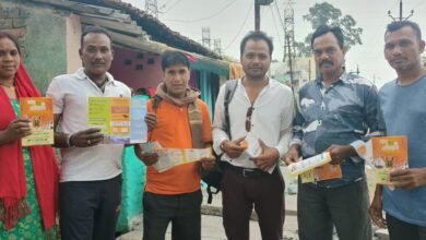 विवाहित महिलाओं को महतारी वंदन योजना का लाभ दिलाने भाजपा कार्यकर्ता घर-घर दे रहे दस्तक, फॉर्म भरने में हो रही दिक्कत को किया जा रहा दूर चौथा स्तंभ || Console Corptech