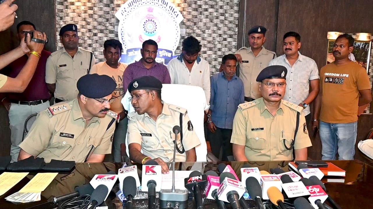 मां मनका दाई मंदिर में हुई चोरी मामले में पुलिस को मिली बड़ी सफलता, उड़ीसा के चोरों ने दिया था वारदात को अंजाम, चार आरोपी चढ़े पुलिस के हत्थे चौथा स्तंभ || Console Corptech