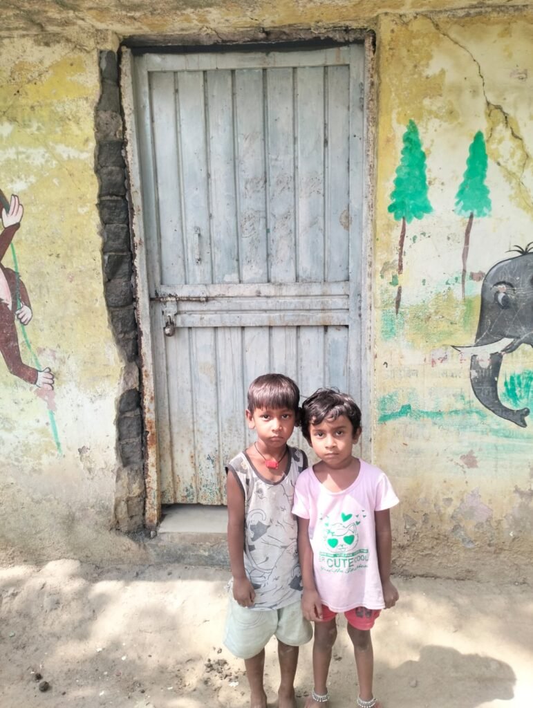 जर्जर आंगनबाड़ी भवन में जान हथेली पर लेकर अक्षर ज्ञान ले रहे नौनिहाल, सिवनी के सारथी मोहल्ला स्थित आंगनबाड़ी भवन कभी भी हो सकता है धराशायी 2 जर्जर आंगनबाड़ी भवन में जान हथेली पर लेकर अक्षर ज्ञान ले रहे नौनिहाल, सिवनी के सारथी मोहल्ला स्थित आंगनबाड़ी भवन कभी भी हो सकता है धराशायी चौथा स्तंभ || Console Corptech