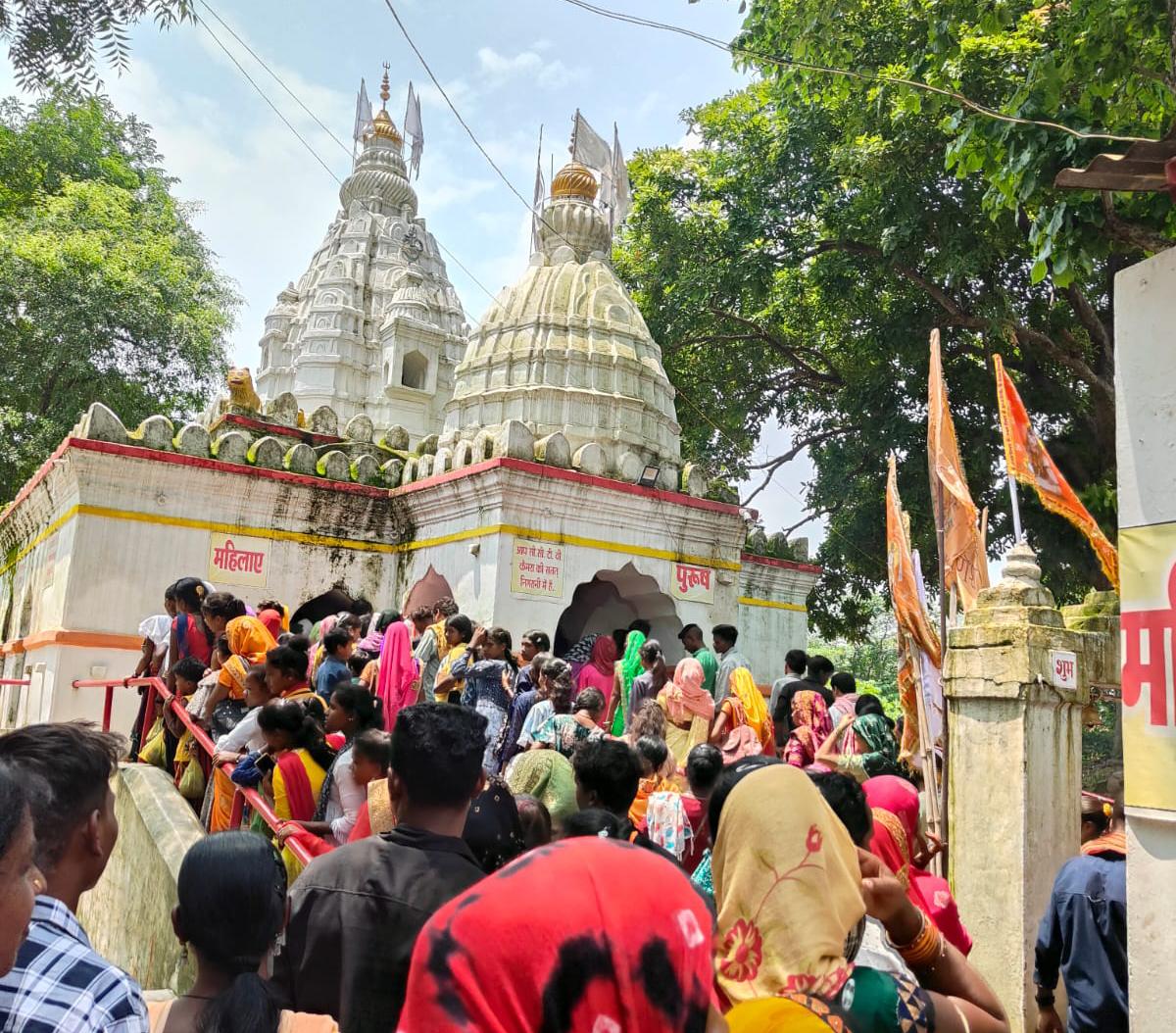 सावन के चौथे सोमवार सिद्धेश्वर नाथ का सजा दरबार, बिल्व पत्र और जल‌ अर्पित करने भक्तों की लगी कतार चौथा स्तंभ || Console Corptech