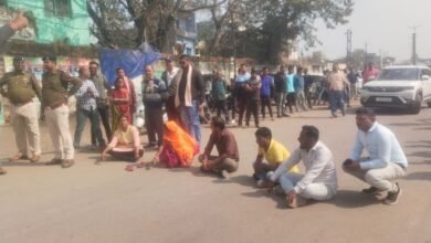 रेलवे प्रशासन के फरमान के खिलाफ भाजपा कार्यकर्ता लामबंद, रास्ता को बंद करने का किया गया पुरजोर विरोध चौथा स्तंभ || Console Corptech