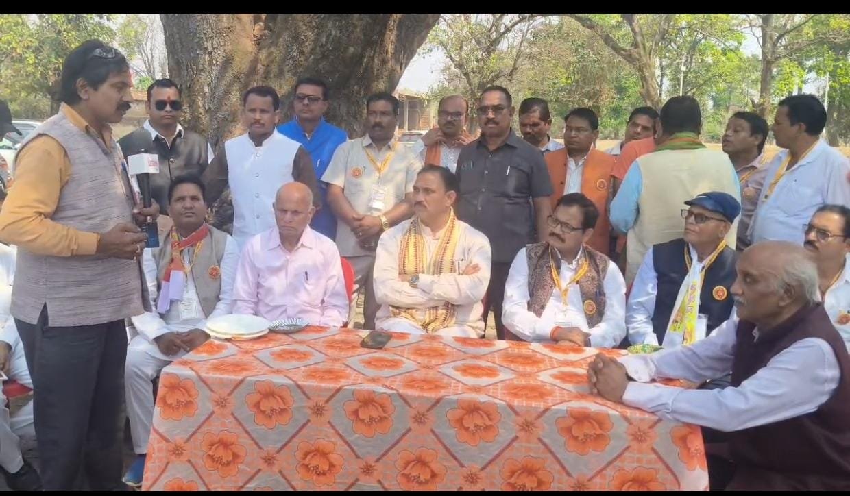 देश भर से आए प्रतिनिधियों ने कल्चुरियों की राजधानी तुमान पहुंच कर देखी अपनी विरासत 1 देश भर से आए प्रतिनिधियों ने कल्चुरियों की राजधानी तुमान पहुंच कर देखी अपनी विरासत चौथा स्तंभ || Console Corptech