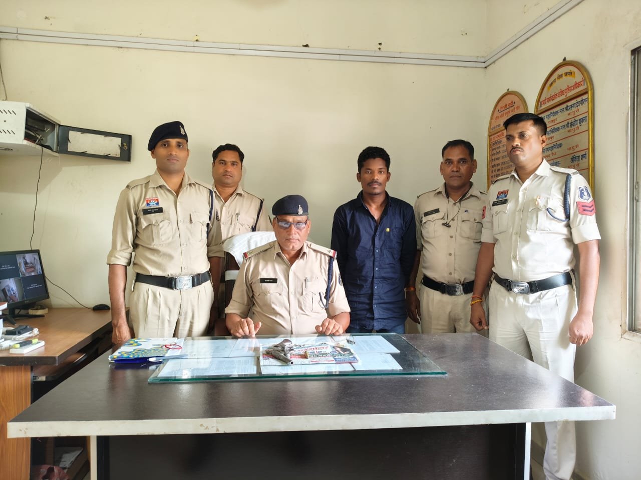 नकाबपोश बदमाशों ने फिल्मी स्टाइल में घर घुसकर दिया लूट की घटना को अंजाम, बिहार और रायगढ़ के 8 बदमाशों को पुलिस ने दबोचा 1 नकाबपोश बदमाशों ने फिल्मी स्टाइल में घर घुसकर दिया लूट की घटना को अंजाम, बिहार और रायगढ़ के 8 बदमाशों को पुलिस ने दबोचा चौथा स्तंभ || Console Corptech