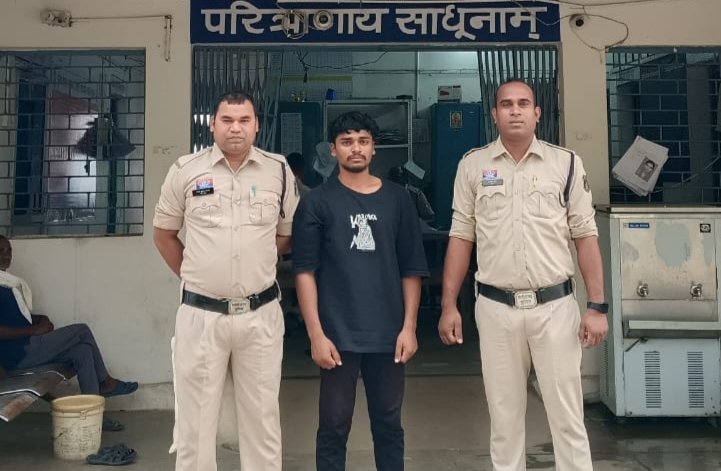 नाबालिग बालिका को अपने प्रेम जाल में फंसाकर उसकी आबरू कर दी तार-तार, फिर भगा ले गया हैदराबाद 1 नाबालिग बालिका को अपने प्रेम जाल में फंसाकर उसकी आबरू कर दी तार-तार, फिर भगा ले गया हैदराबाद चौथा स्तंभ || Console Corptech