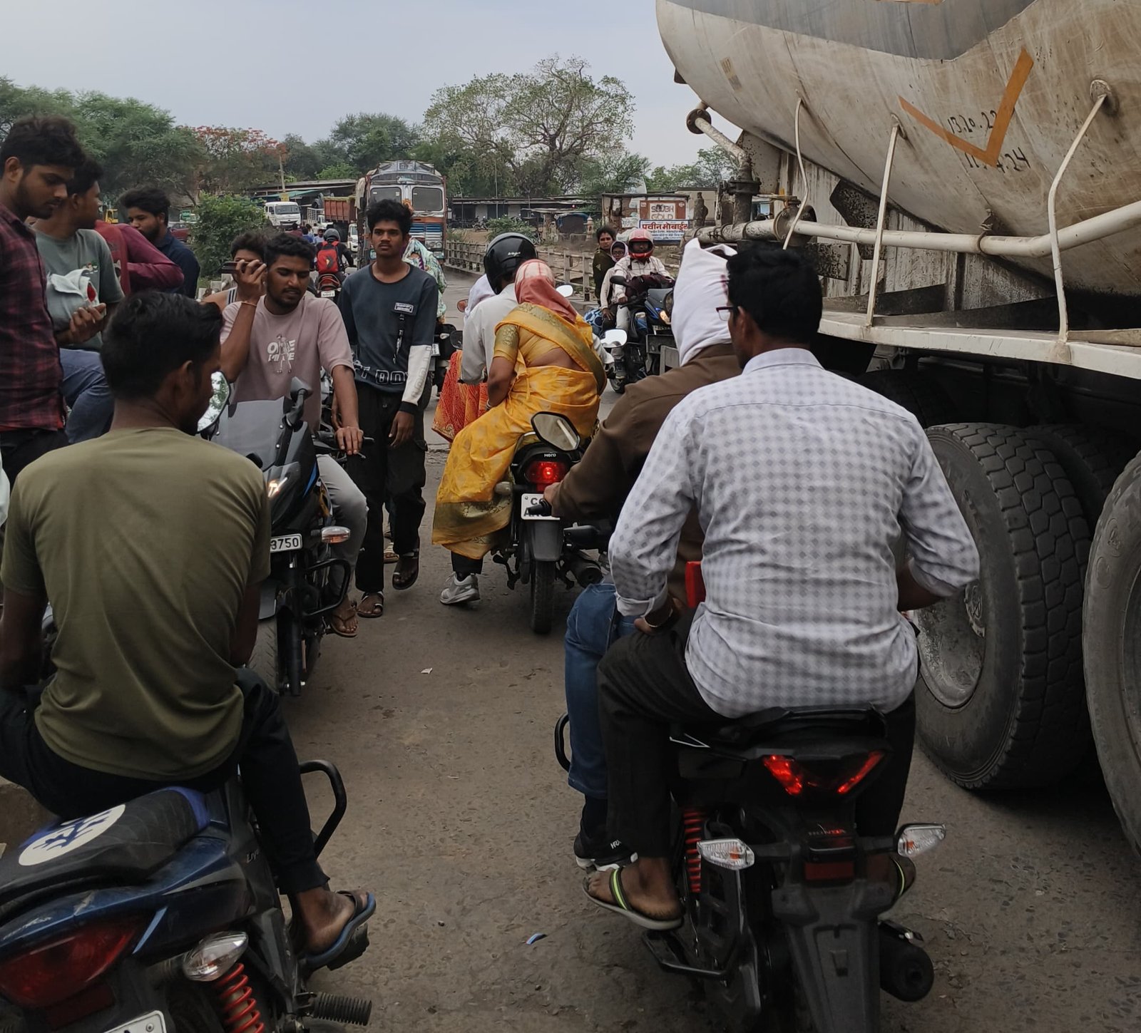 भेड़ीकोना अमलीडीह पुल मे हुए हादसे के मृतक का शव 24 घण्टे बाद बाहर निकाला गया 1 भेड़ीकोना अमलीडीह पुल मे हुए हादसे के मृतक का शव 24 घण्टे बाद बाहर निकाला गया चौथा स्तंभ || Console Corptech