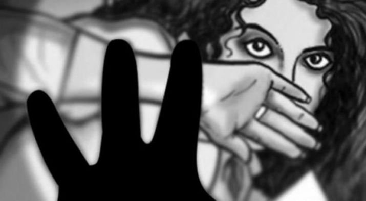 बस में सो रही लड़की का कंडक्टर ने छुआ ब्रेस्ट, कैमरे में कैद हुई घिनौनी करतूत की तस्वीर 1 बस में सो रही लड़की का कंडक्टर ने छुआ ब्रेस्ट, कैमरे में कैद हुई घिनौनी करतूत की तस्वीर चौथा स्तंभ || Console Corptech