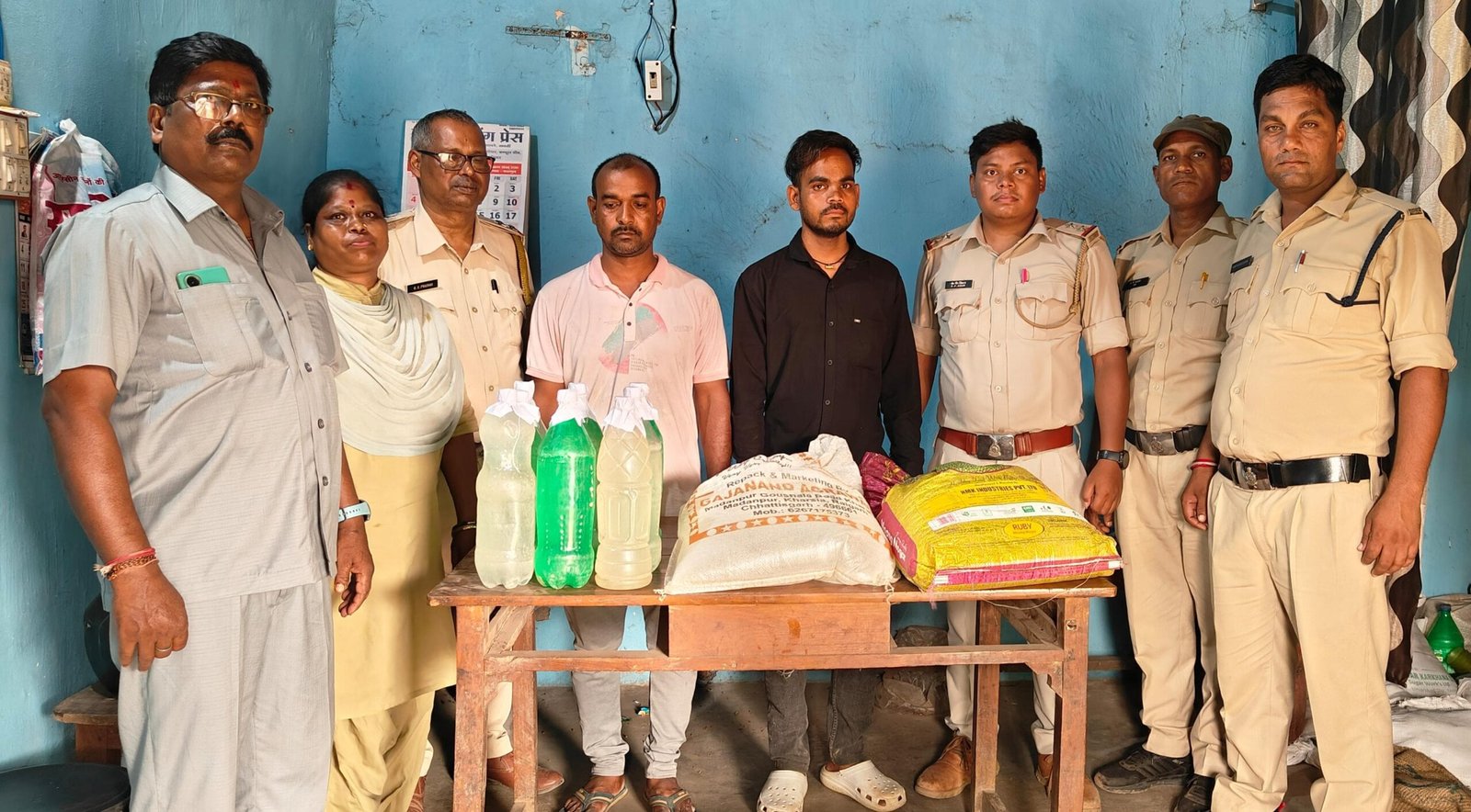 अवैध शराब कारोबारियों पर आबकारी विभाग मालखरौदा की बड़ी कार्रवाई, 46 लीटर महुआ शराब जब्त 1 अवैध शराब कारोबारियों पर आबकारी विभाग मालखरौदा की बड़ी कार्रवाई, 46 लीटर महुआ शराब जब्त चौथा स्तंभ || Console Corptech