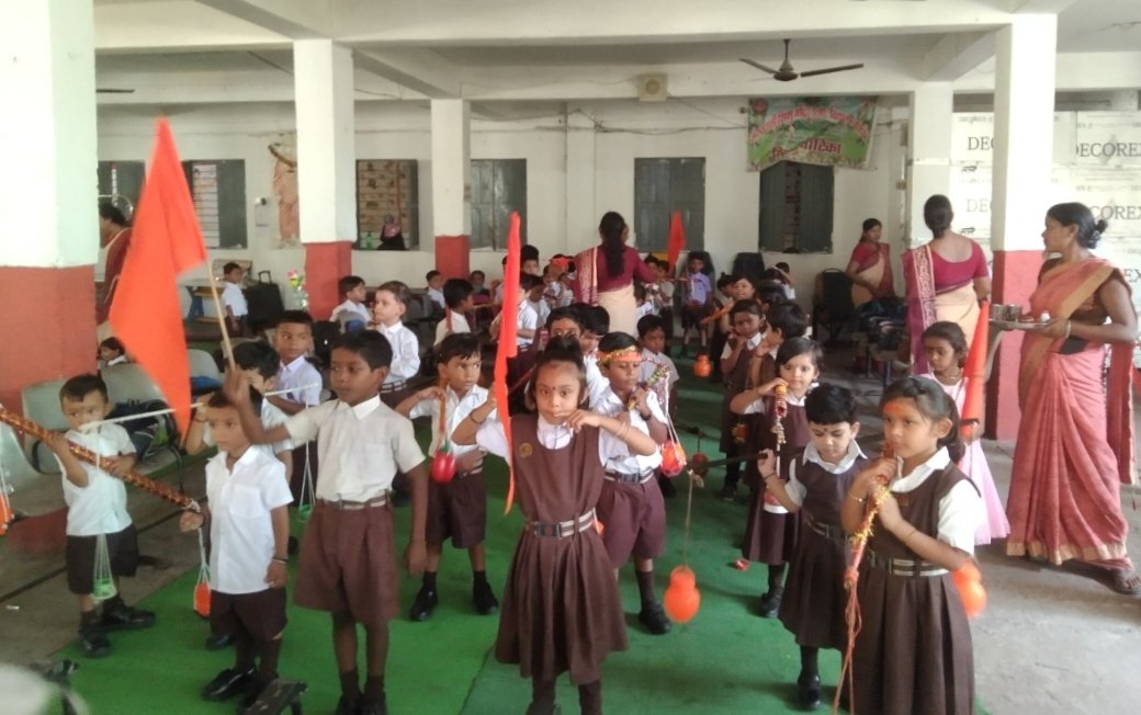 सरस्वती शिशु मंदिर चांपा के शिशु वाटिका से निकली नन्हें बच्चों की कांवर यात्रा 1 सरस्वती शिशु मंदिर चांपा के शिशु वाटिका से निकली नन्हें बच्चों की कांवर यात्रा चौथा स्तंभ || Console Corptech