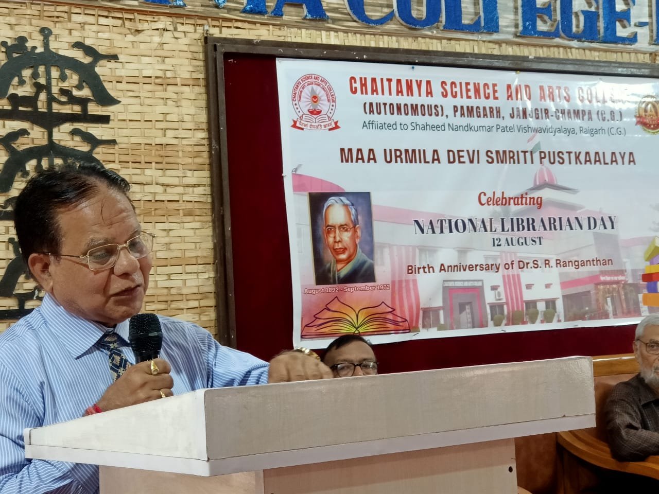 वैचारिक एवं नवाचारी परिवर्तन का माध्यम है पुस्तकालय: डॉ चन्द्रा चौथा स्तंभ || Console Corptech