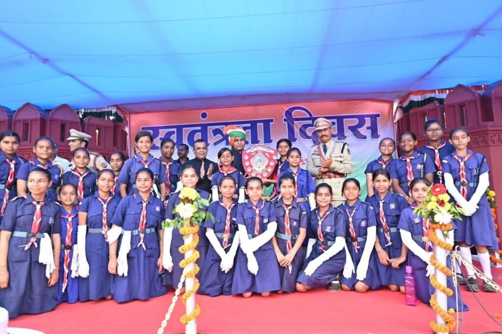 79वें स्वतंत्रता दिवस के अवसर पर राजस्व एवं आपदा प्रबंधन और खेल एवं युवा कल्याण मंत्री टंक राम वर्मा ने किया ध्वजारोहण चौथा स्तंभ || Console Corptech