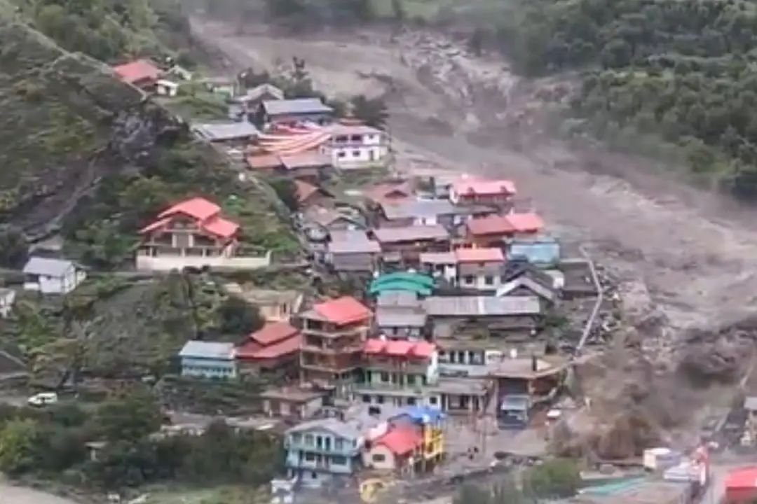 VIDEO: उत्तरकाशी में बादल फटने से मचा हड़कंप, धराली गांव में बाढ़ से तबाही 1 VIDEO: उत्तरकाशी में बादल फटने से मचा हड़कंप, धराली गांव में बाढ़ से तबाही चौथा स्तंभ || Console Corptech