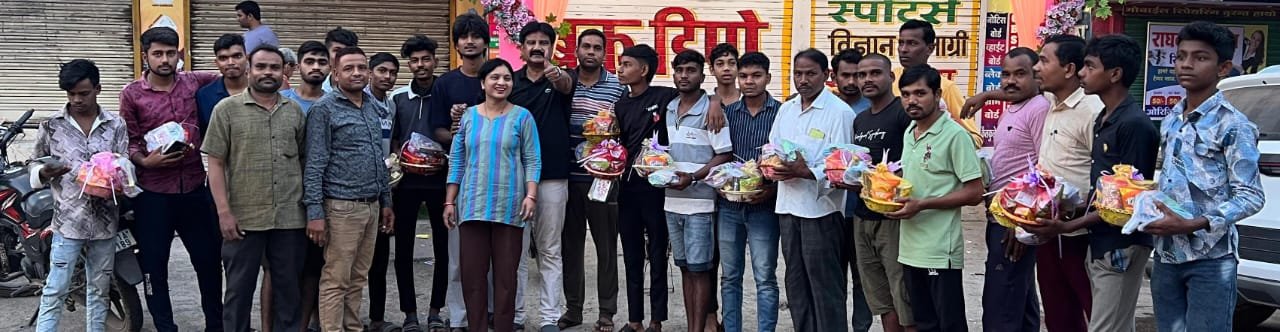 अंधेरे से उजाले तक की यात्रा के साथी, जांजगीर में हॉकरों को मिला सम्मान, ईशिका लाइफ फाउंडेशन ने बाँटा स्नेह और मिठास चौथा स्तंभ || Console Corptech