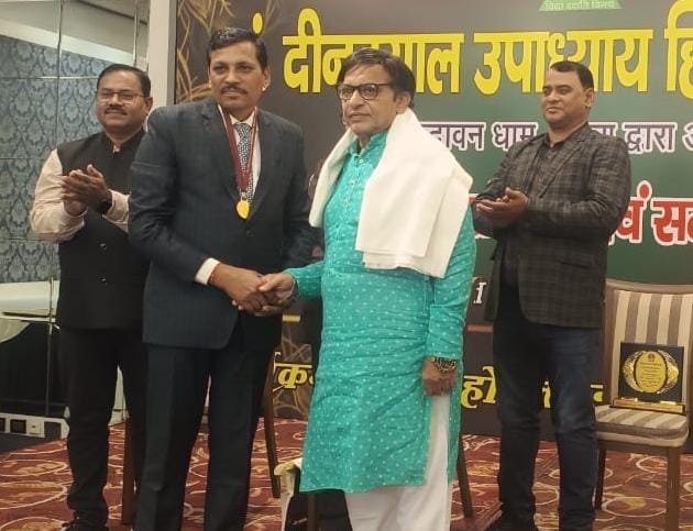 पं. दीनदयाल उपाध्याय हिंदी विद्यापीठ, मथुरा द्वारा “विद्या वाचस्पति (डॉक्टरेट मानद उपाधि)” सारस्वत सम्मान समारोह का भव्य आयोजन 1 पं. दीनदयाल उपाध्याय हिंदी विद्यापीठ, मथुरा द्वारा “विद्या वाचस्पति (डॉक्टरेट मानद उपाधि)” सारस्वत सम्मान समारोह का भव्य आयोजन चौथा स्तंभ || Console Corptech