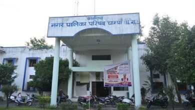 चांपा नगरपालिका में कौन पी रहा शराब! शराब की खाली शीशी और सिगरेट के खाली पैकेट दे रहे गवाही चौथा स्तंभ || Console Corptech