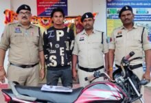 कार के पीछे से फिल्मी स्टाइल में बाइक को अड़ाया और खिलौना पिस्टल अड़ाकर धमकाया चौथा स्तंभ || Console Corptech