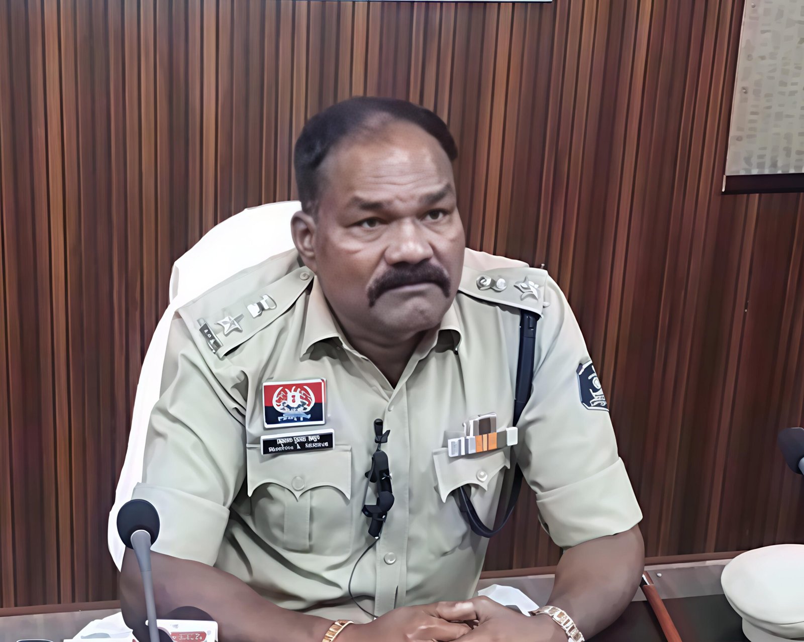 सक्ती के नए पुलिस कप्तान ने किया पदभार ग्रहण, जिले की कानून व्यवस्था को दुरुस्त करने पर दिया जोर 1 सक्ती के नए पुलिस कप्तान ने किया पदभार ग्रहण, जिले की कानून व्यवस्था को दुरुस्त करने पर दिया जोर चौथा स्तंभ || Console Corptech