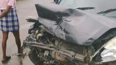 तेज रफ्तार कर की आमने-सामने हुई भीषण टक्कर, दुर्घटना में पिता पुत्र बाल बाल बचे, दुर्घटना के बाद नहर में जा गिरी कार चौथा स्तंभ || Console Corptech