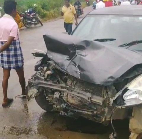 तेज रफ्तार कर की आमने-सामने हुई भीषण टक्कर, दुर्घटना में पिता पुत्र बाल बाल बचे, दुर्घटना के बाद नहर में जा गिरी कार 1 तेज रफ्तार कर की आमने-सामने हुई भीषण टक्कर, दुर्घटना में पिता पुत्र बाल बाल बचे, दुर्घटना के बाद नहर में जा गिरी कार चौथा स्तंभ || Console Corptech