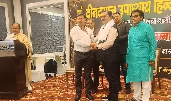 पं. दीनदयाल उपाध्याय हिंदी विद्यापीठ, मथुरा द्वारा “विद्या वाचस्पति (डॉक्टरेट मानद उपाधि)” सारस्वत सम्मान समारोह का भव्य आयोजन 2 पं. दीनदयाल उपाध्याय हिंदी विद्यापीठ, मथुरा द्वारा “विद्या वाचस्पति (डॉक्टरेट मानद उपाधि)” सारस्वत सम्मान समारोह का भव्य आयोजन चौथा स्तंभ || Console Corptech