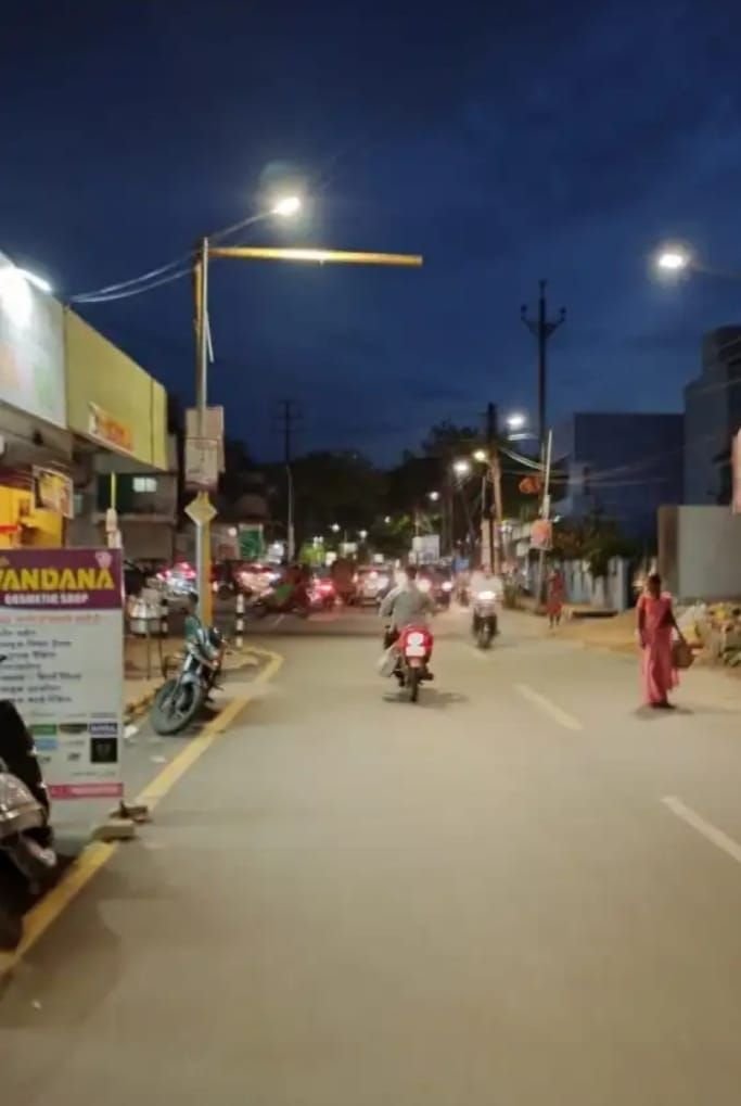 स्मार्ट सिटी में लगा ट्रैफिक सिग्नल बंद, ट्रैफिक के उच्च अधिकारी अंजान चौथा स्तंभ || Console Corptech