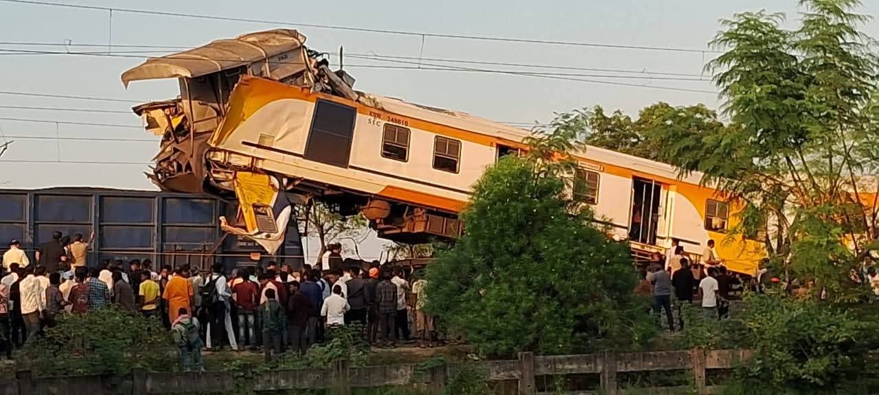 पैसेंजर और मालगाड़ी में आमने सामने जोरदार टक्कर, भीषण हादसे में 6 लोगों की मौत चौथा स्तंभ || Console Corptech