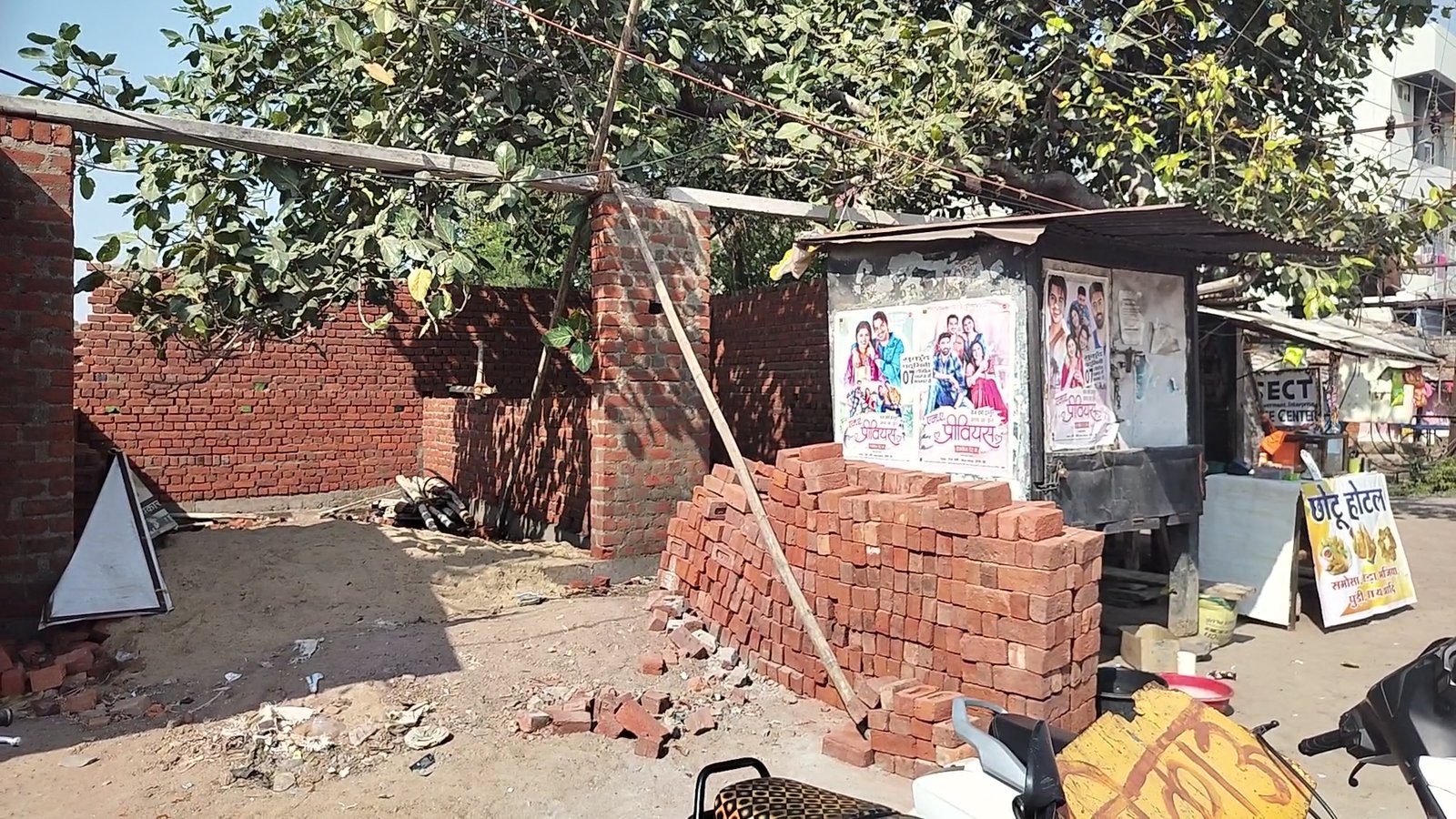 तहसीलदार ने लच्छीबंध तालाब में दुकान निर्माण पर लगाया रोक, नोटिस जारी कर मांगा जवाब 1 तहसीलदार ने लच्छीबंध तालाब में दुकान निर्माण पर लगाया रोक, नोटिस जारी कर मांगा जवाब चौथा स्तंभ || Console Corptech