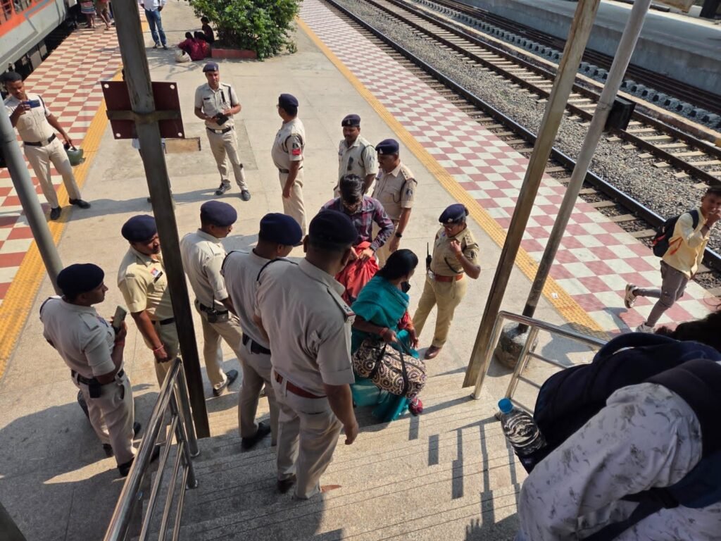 दिल्ली में हुए बम धमाके की घटना को लेकर जांजगीर-चांपा में पुलिस अलर्ट मोड पर चौथा स्तंभ || Console Corptech