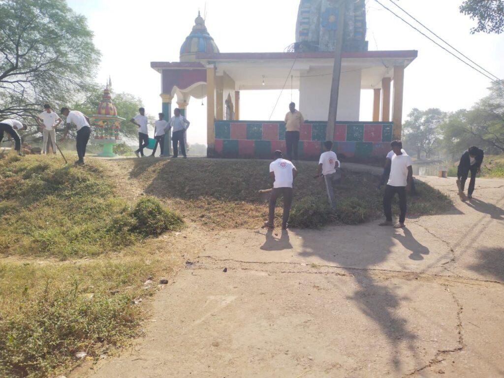 रासेयो शिविर सिधरामपुर में परियोजना कार्य सहित स्वच्छता का चला बयार चौथा स्तंभ || Console Corptech