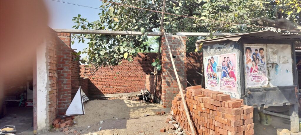 तहसीलदार ने लच्छीबंध तालाब में दुकान निर्माण पर लगाया रोक, नोटिस जारी कर मांगा जवाब 2 तहसीलदार ने लच्छीबंध तालाब में दुकान निर्माण पर लगाया रोक, नोटिस जारी कर मांगा जवाब चौथा स्तंभ || Console Corptech