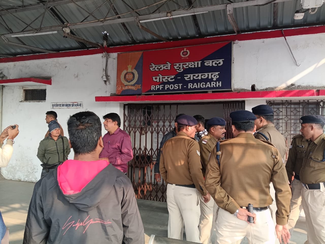 ब्रेकिंग न्यूज़: RPF जवानों के बीच गोलीबारी—प्रधान आरक्षक की मौत, आरोपी को घेरकर पकड़ा गया चौथा स्तंभ || Console Corptech